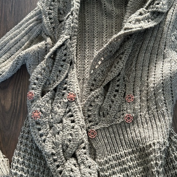 Casual warm sweater, size medium - Picture 3 of 4
